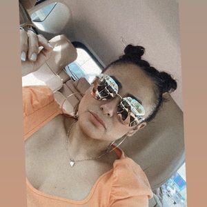 Meet your Posher, Yadira